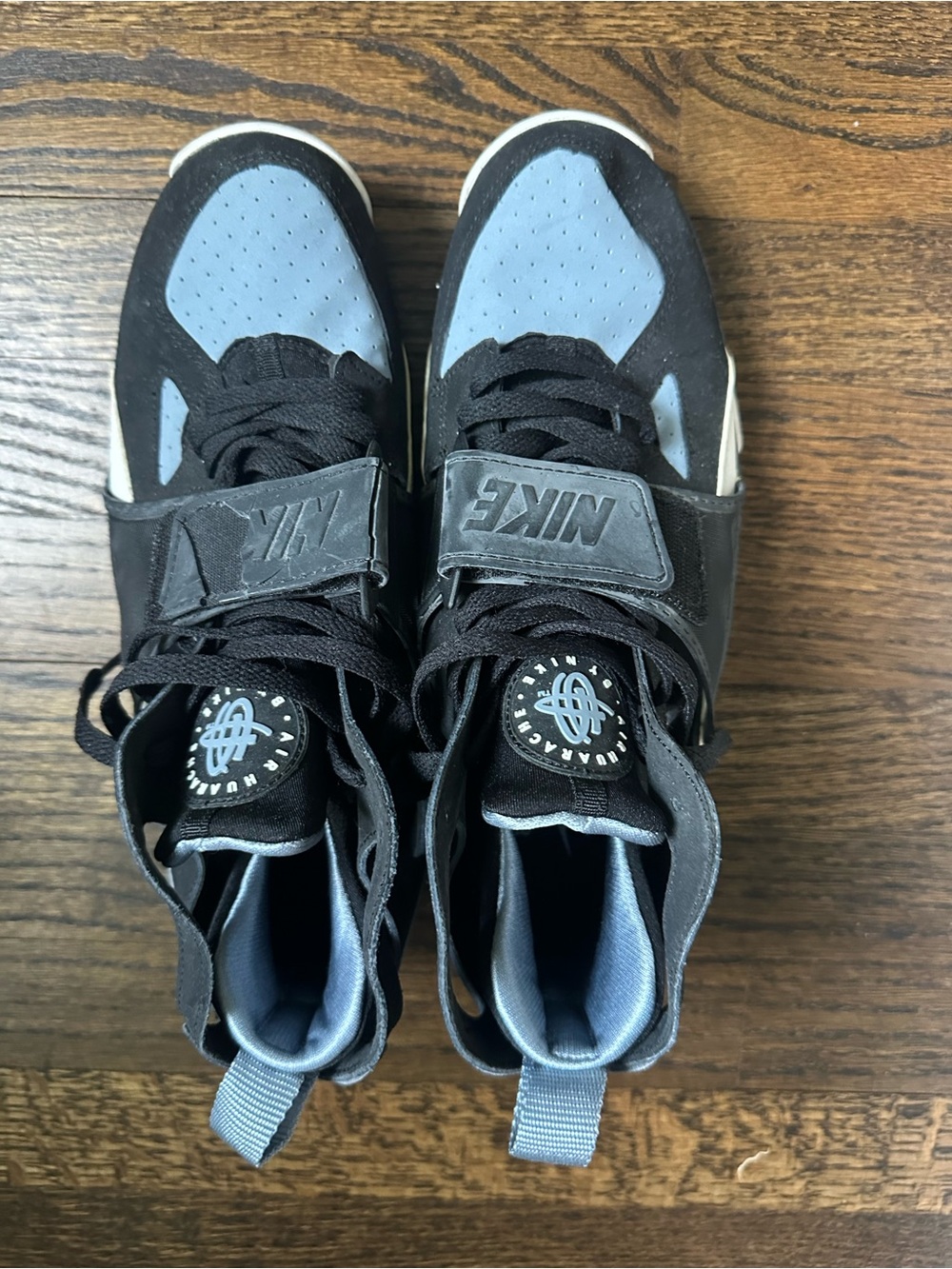 Nike Men’s Vintage cool blue huarache retro size 10.5. Damaged strap left shoe